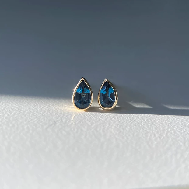 Pear London Blue Topaz Stud Earrings in 9K Yellow Gold