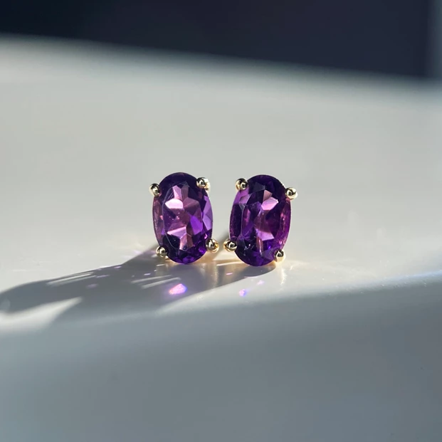 Oval Amethyst Stud Earrings in 9K Yellow Gold